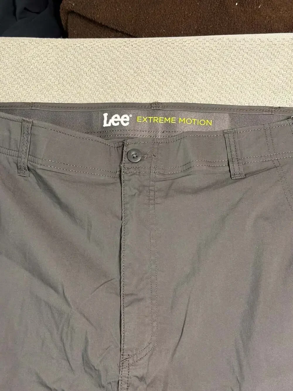 Lee Men's Extreme Motion Cargo Shorts in Anthracite, Size 42